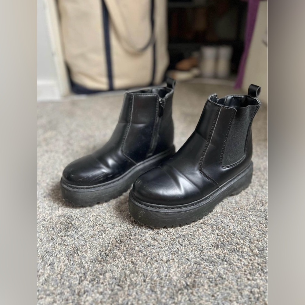 SHEIN Black Chunky Chelsea Boots